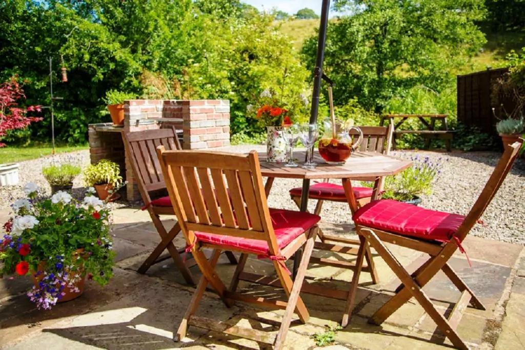 River Cottage@Cwm Mill - Riverside Family Holidays In The Black Mountains Hereford Exterior foto